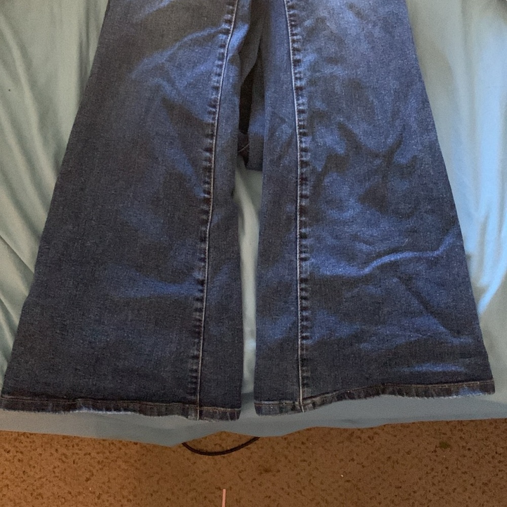 Jeans with a slight bell bottom - Picture 2 of 5